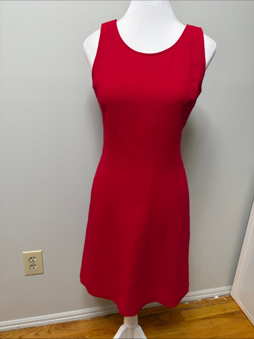 Armani Collezioni 100% Wool Red Sleeveless Sheath Dress Size 2 XS EUC
Made Italy